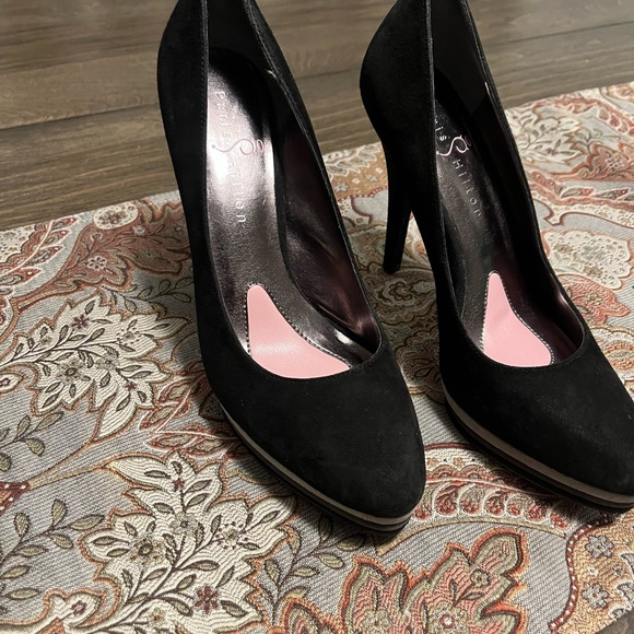 Black/Gray Suede Pumps - Picture 2 of 8